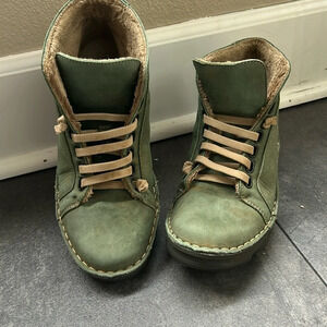 On Foot 29001 High Top Green  Sneaker in Kaki Khaki. Size 38